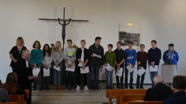 Vorstellung Konfirmanden 23.10.2016 Bild 2